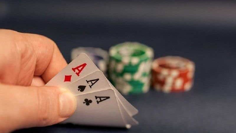Hướng dẫn cách chơi bài liêng và bí quyết chơi luôn thắng 4 Chiến thuật bluffing (lừa đối thủ)